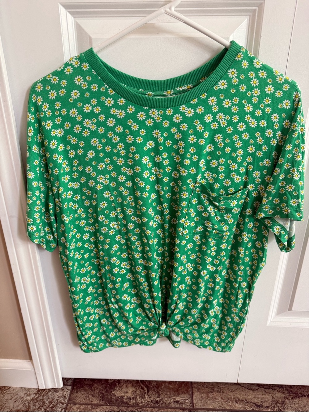 Women's Green Daisy Print Knot Front Tee